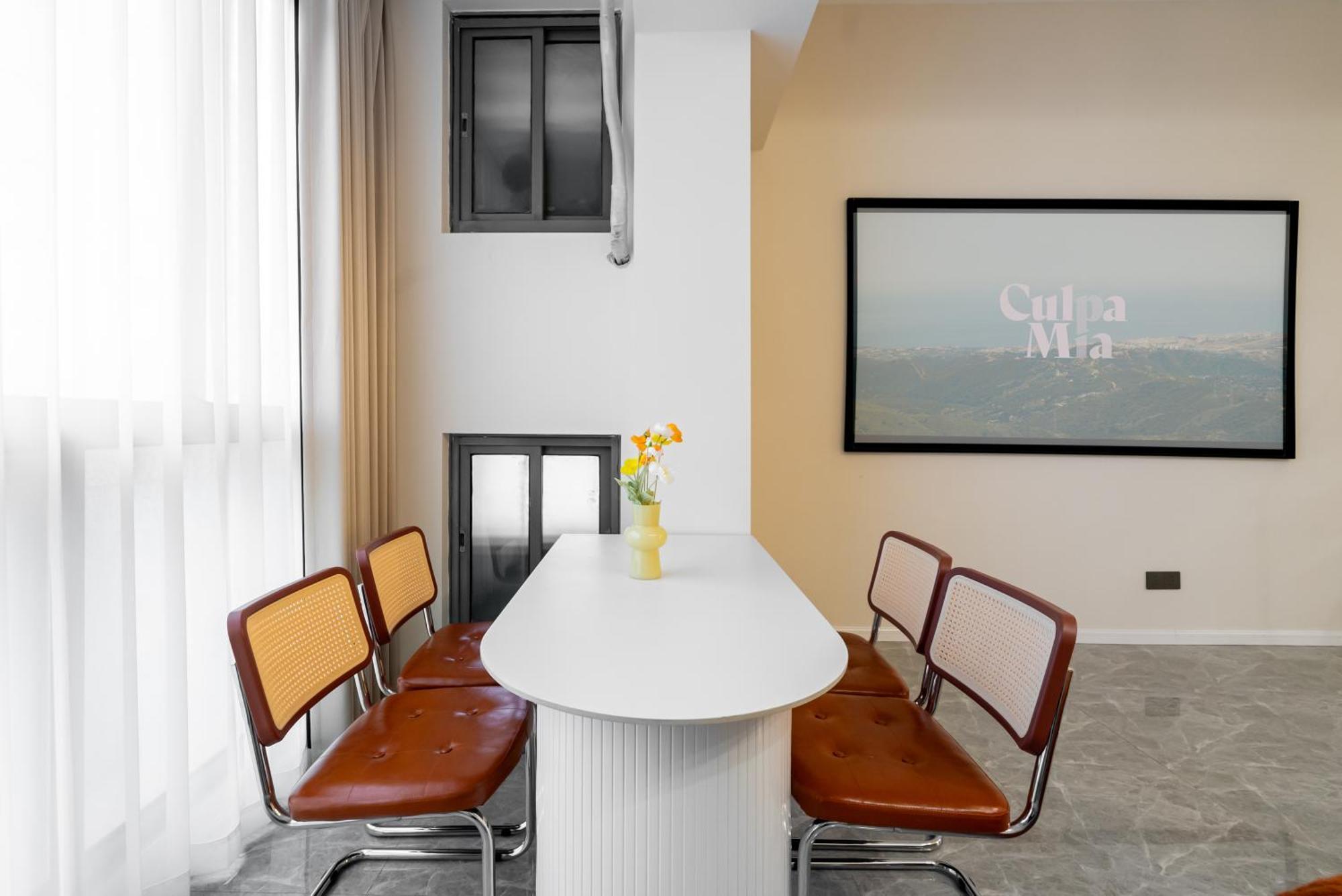 Bund View Apartment *